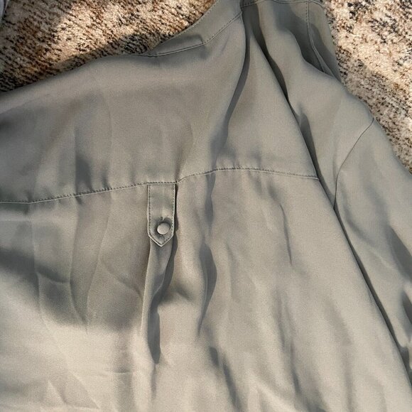 Torrid Womens Harper Georgette Pullover Plus 5 (5X) Roll Tab V-Neck Green Sage - Picture 6 of 12